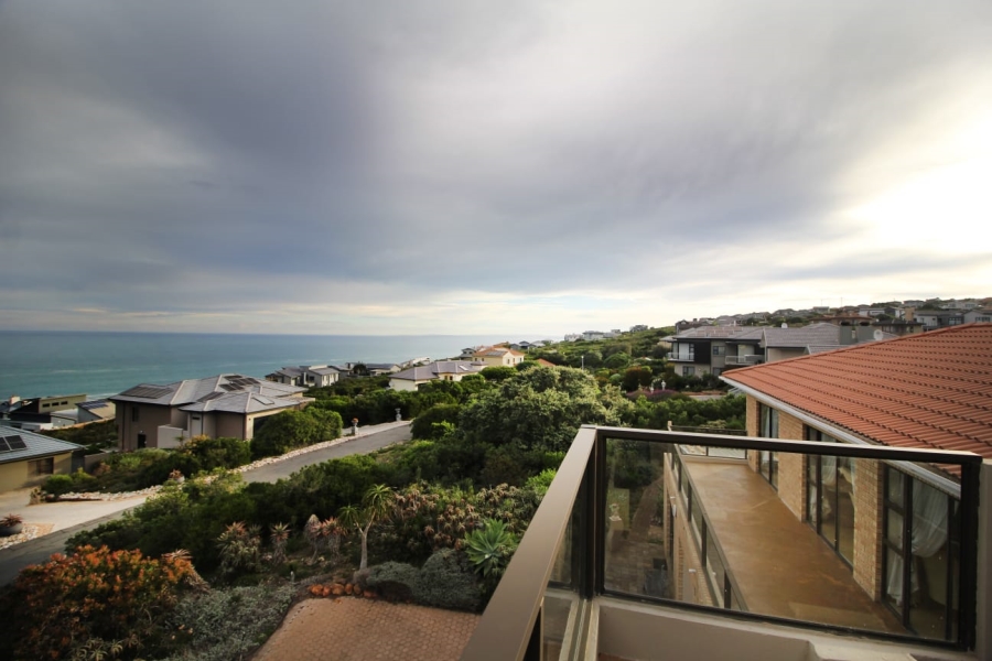 5 Bedroom Property for Sale in Village On Sea Western Cape